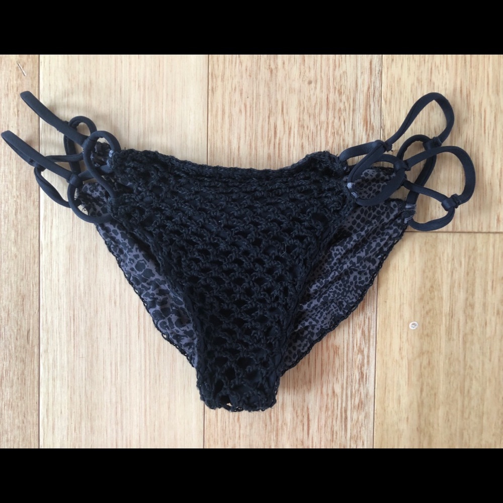 ACACIA BLACK BEAUTY CROCHET BOTTOMS